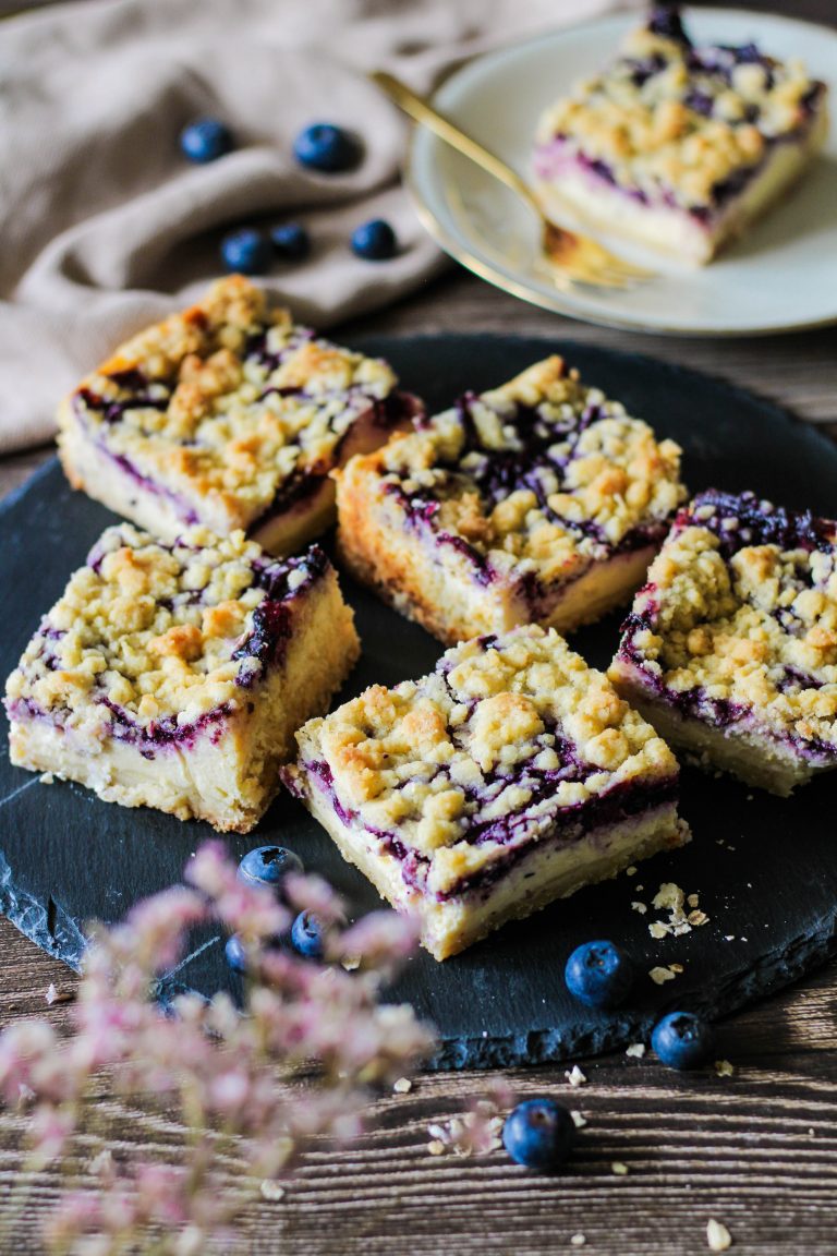 Blaubeer-Käsekuchenschnitten mit Streuseln