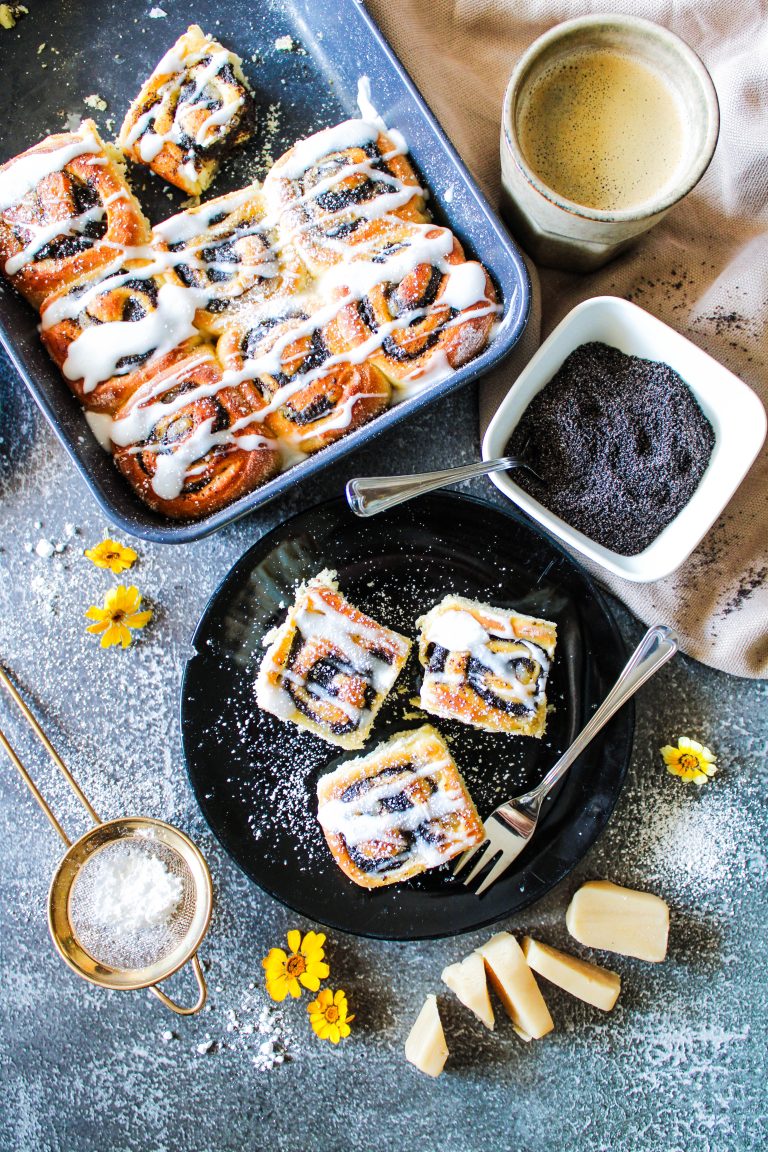 Mohn-Marzipan-Schnecken frisch gebacken