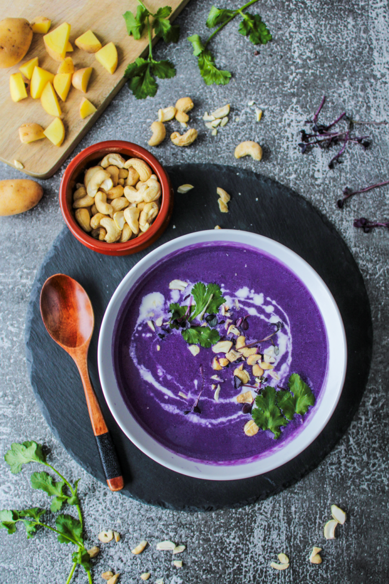 Rotkohlsuppe mit Zutaten